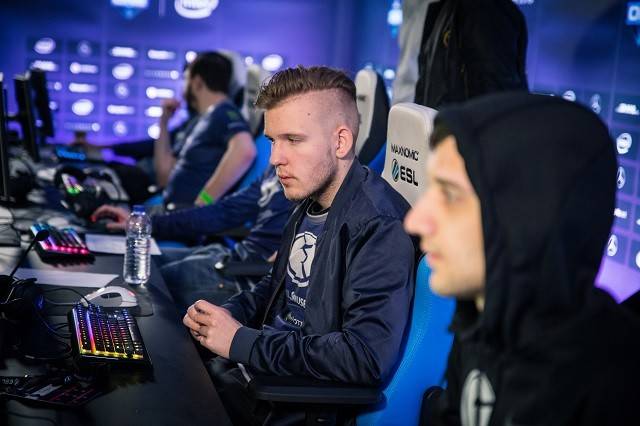 与明确的上 与明确的上